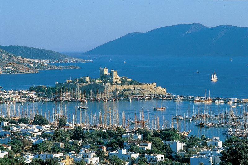 [bodrum_castle_and_town.jpg]
