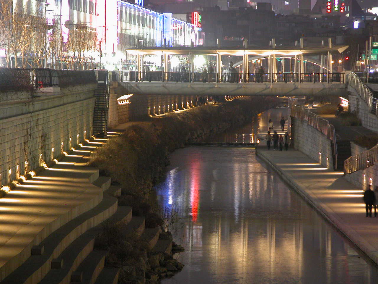 [71+Dongdaemun+river+2.JPG]