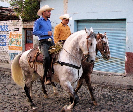 [2+cowboys+on+Hidalgo+Street.JPG]