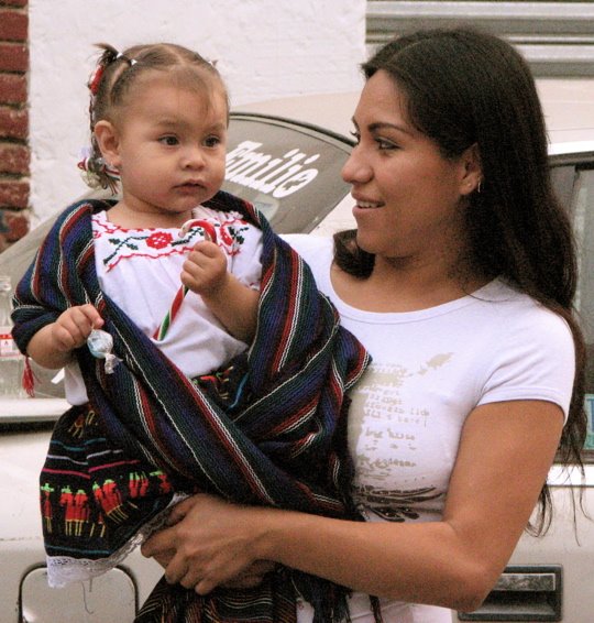 [Mother+with+child+in+rebozo.JPG]