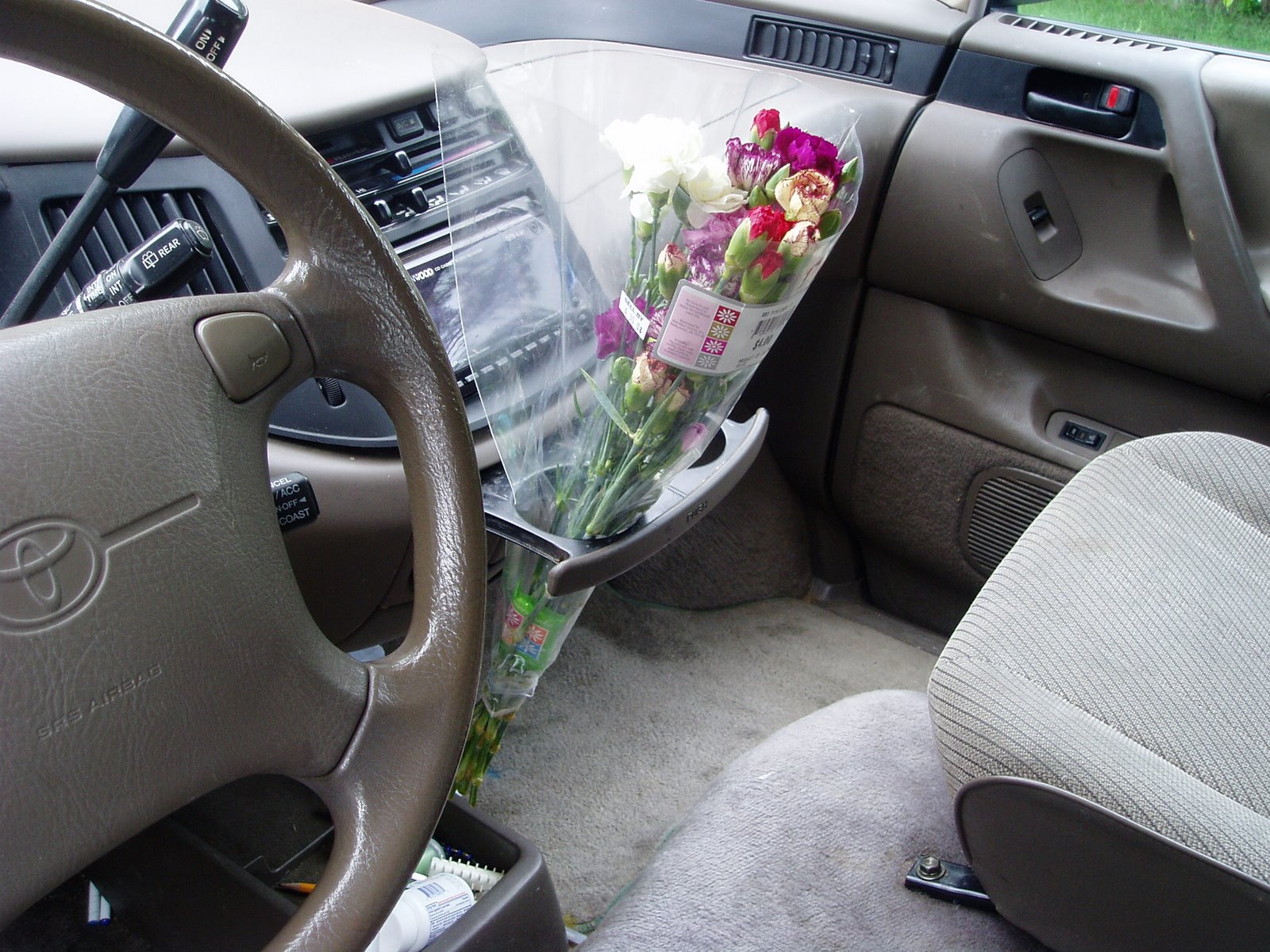 [flowers+in+a+car.JPG]