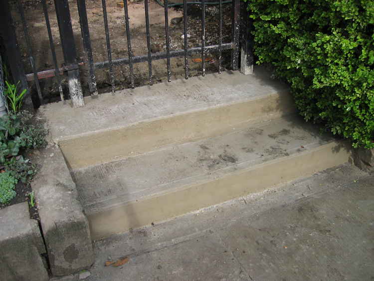 [sidewalk+steps.JPG]