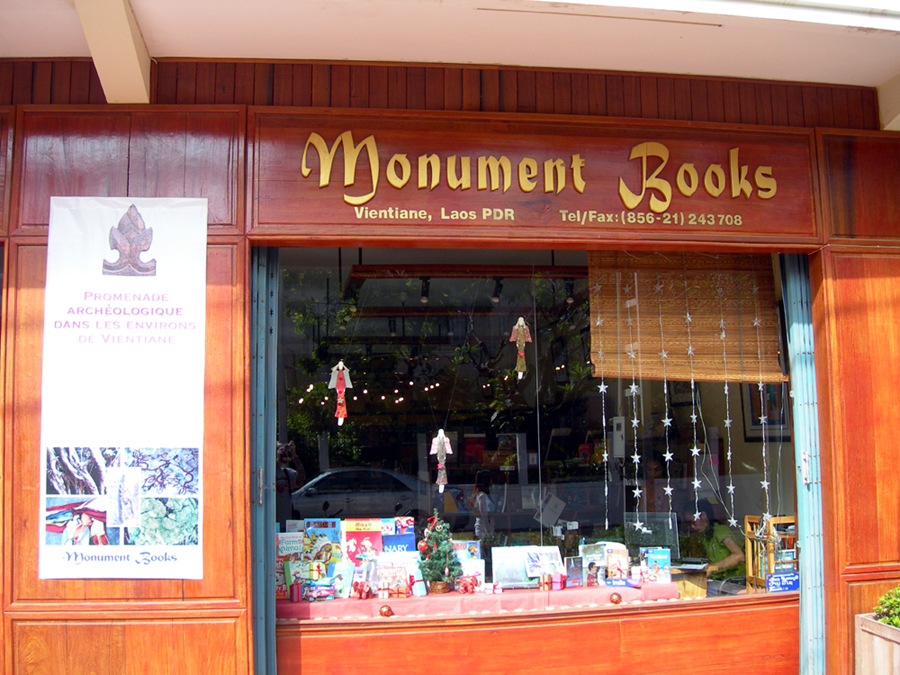 [Monument_Books_Vientiane_002.jpg]