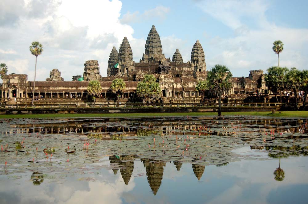 [Angkor_Wat_October_2006_001.JPG]