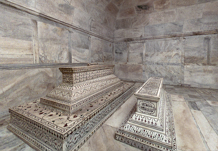 [Tombs+of+Shah+Jahan+and+Mumtaz+Mahal-710535.jpg]
