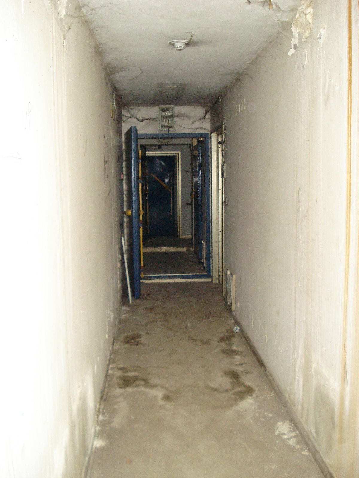 [Underground+Bunker+hallway.JPG]