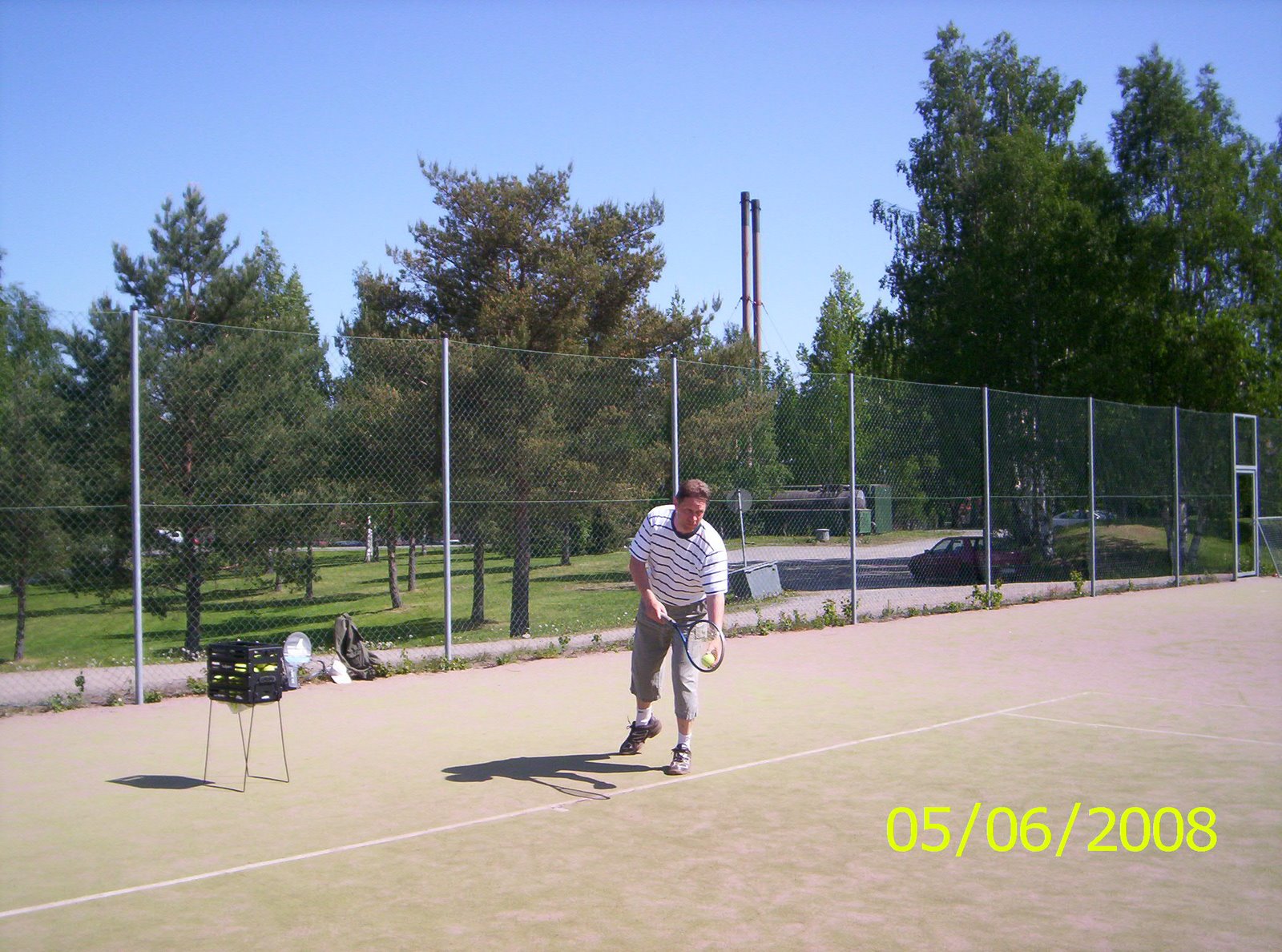 Tenniksen alkeis- ja jatkoryhmät toukokuulta elokuulle