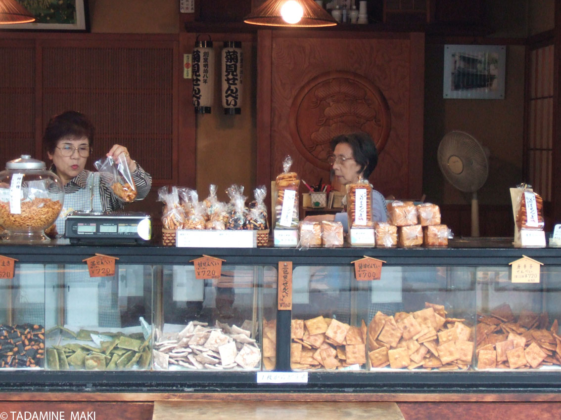 Women selling rice crackers, senbei in Japanese, in Kyoto