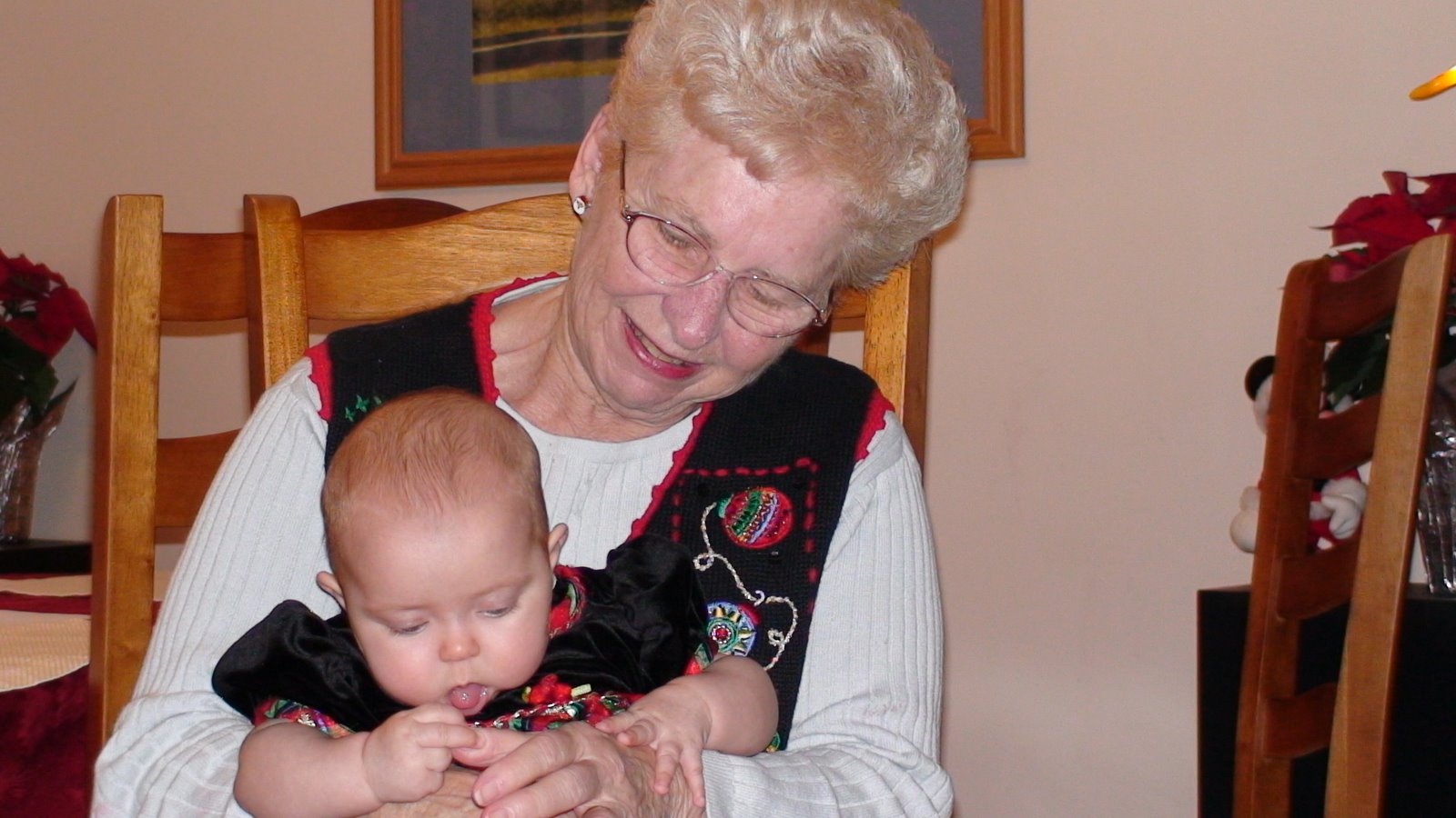 [Grandma+Lou+and+Vanessa.JPG]