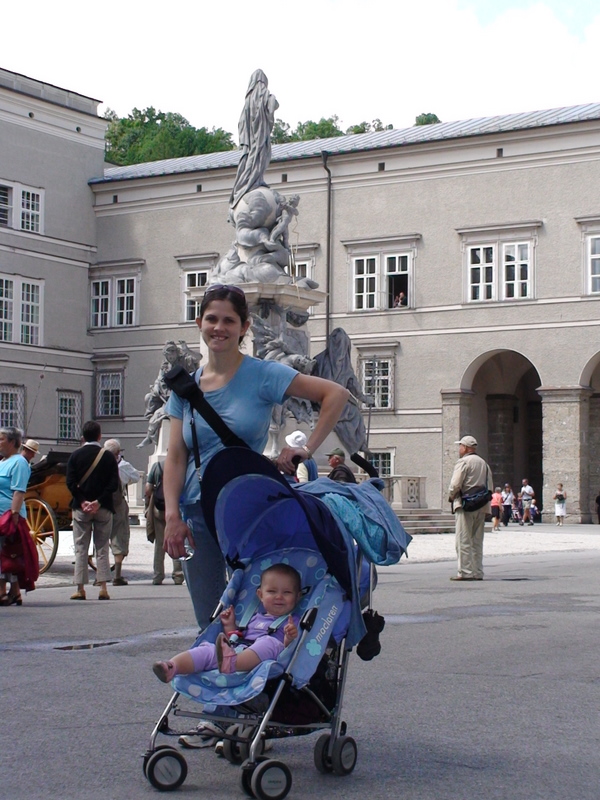 [1661+Mommy+and+Vanessa+outside+the+Dom+in+Salzburg.JPG]