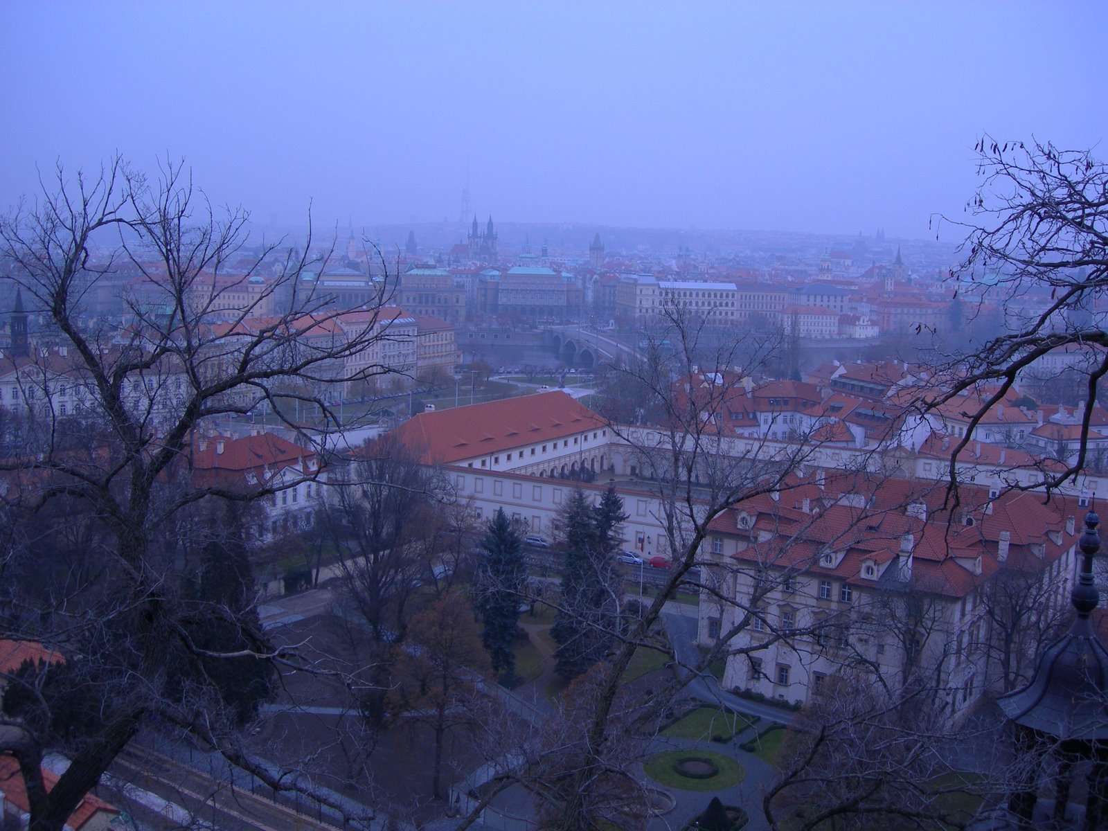 [Prague+bleue+nuit.jpg]