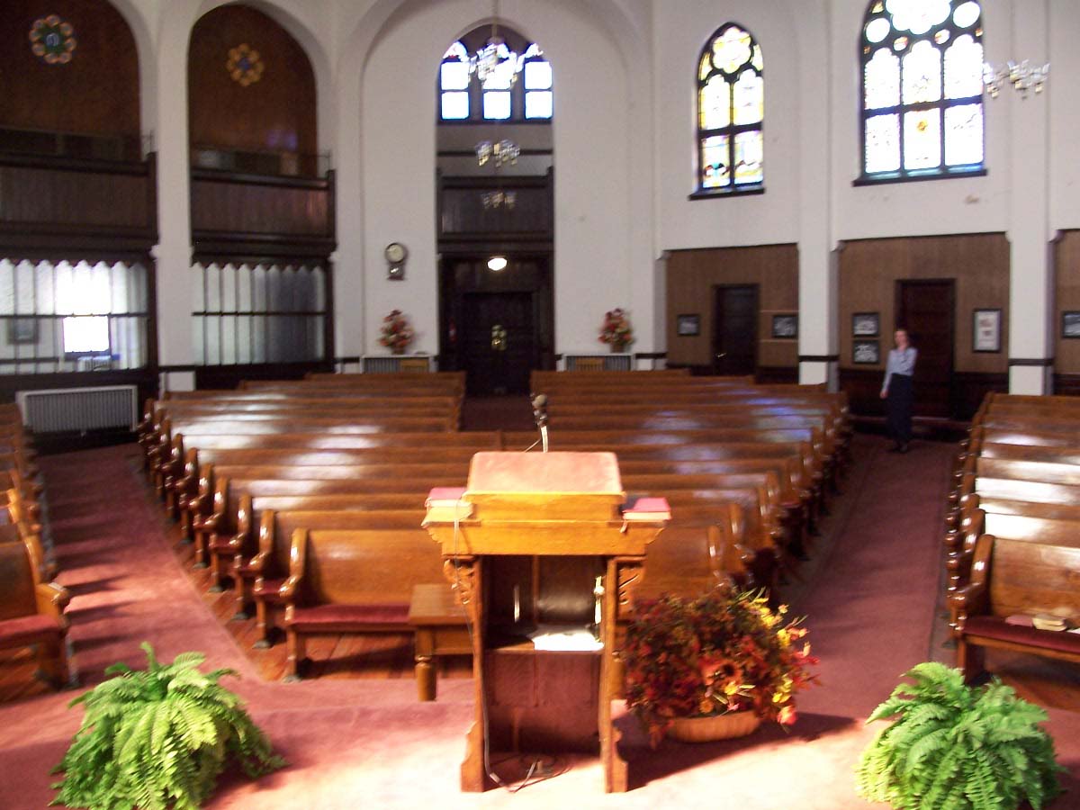 [Lindsley+Ave.+Oct.+2007+Interior+5,+from+pulpit.jpg]