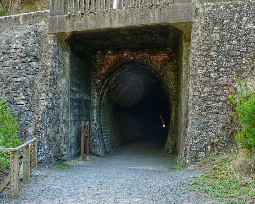 [Tunnel.jpg]