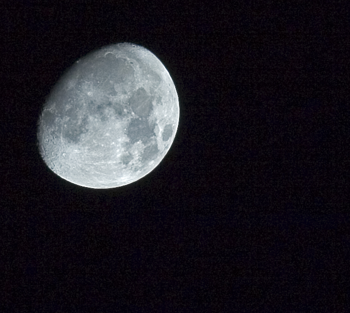 [Moon(2).jpg]