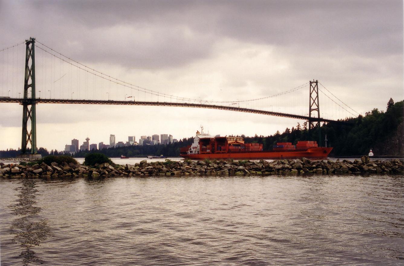 [Lions+Gate+Bridge+from+West+Vancouver.jpg]