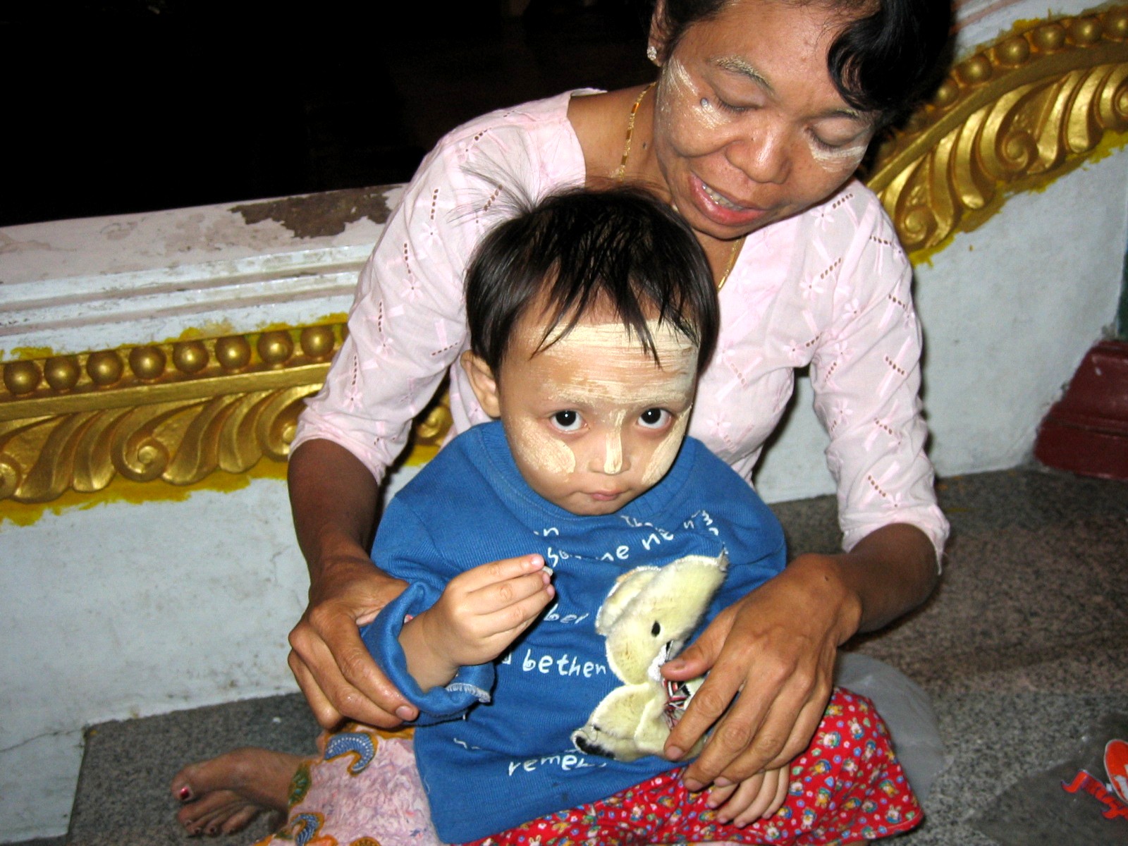 [Burmese+Mother+and+Child.jpg]