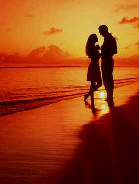 [beach_couple_sunset-1_168582a.jpg]