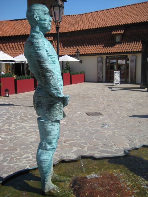 [David+Cerny+Peeing+Sculpturre,+outside+Kafka+museum.JPG]