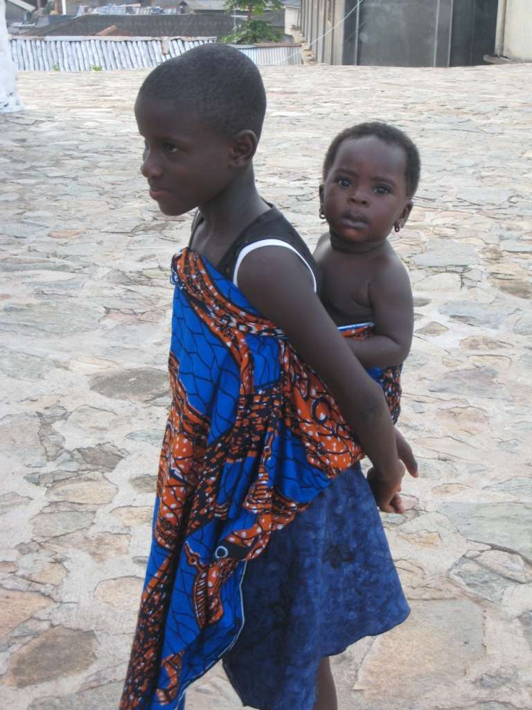 [11_Ghana_girl&child_FortMetalCross_IMG_6617.JPG]