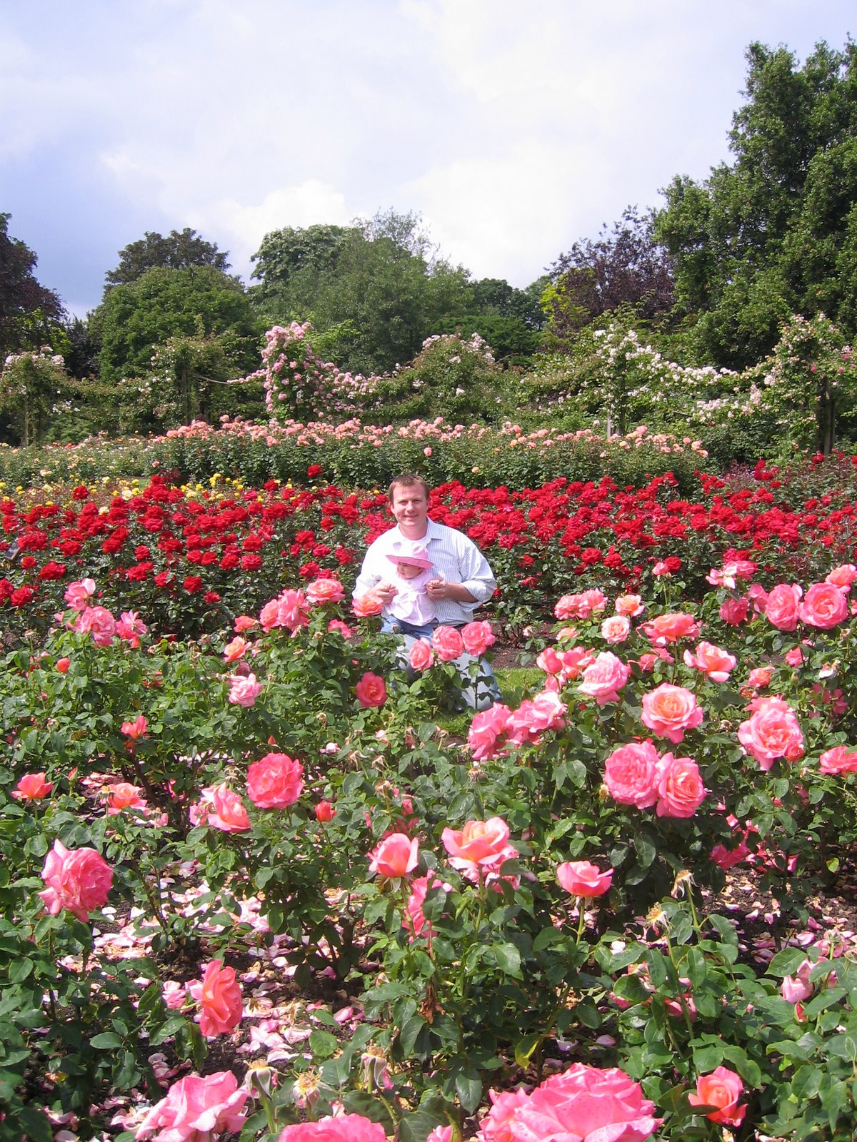 [IMG_9670+in+the+rose+garden.JPG]