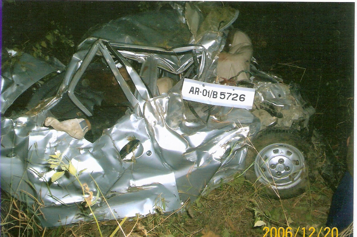 [Photo+of+my+car+at+accident+site.jpg]