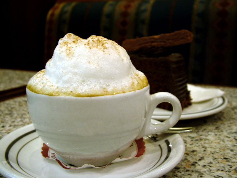 [800px-Cup_of_Coffee_with_foam.jpg]