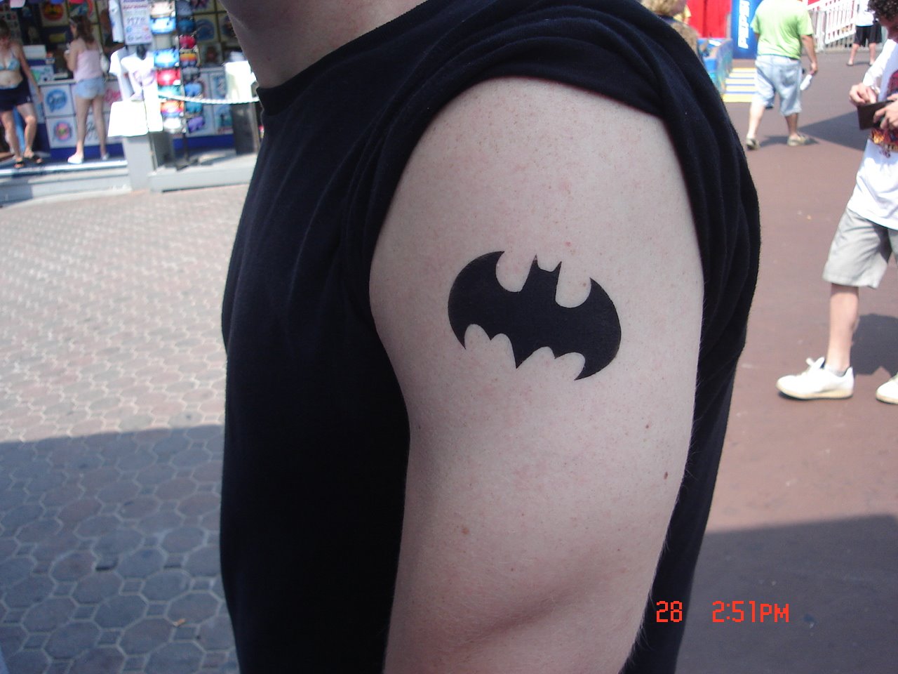 [batman-tattoo.jpg]