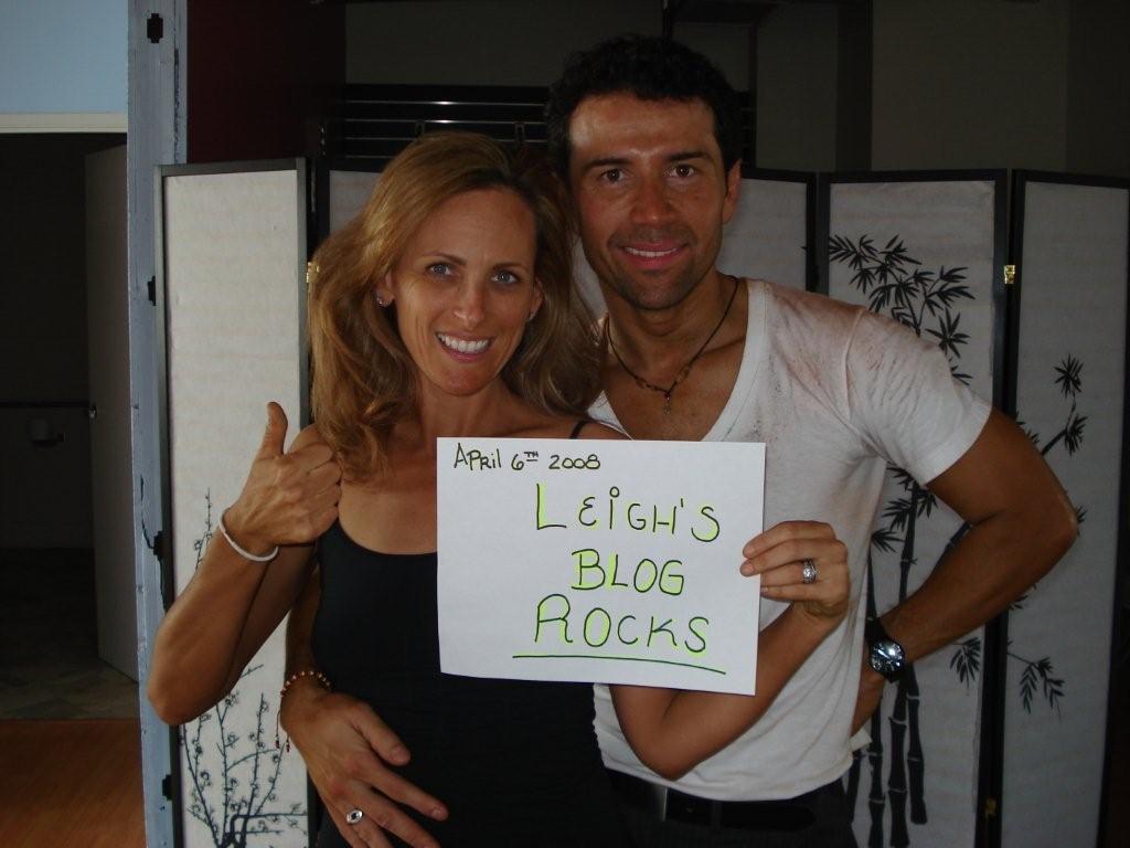 [Marlee+&+Fabian+with+sign+for+Leigh.jpg]