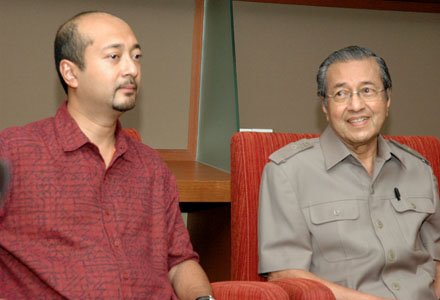 [Mahathir+n+Mukriz.jpg]