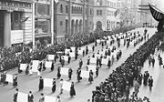 [180px-Suffragists_Parade_Down_Fifth_Avenue,_1917.JPG]
