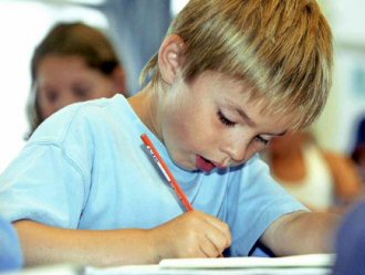 [italy-english-rome-young-learners-courses-infant-330x220-kid-at-computer.jpg]