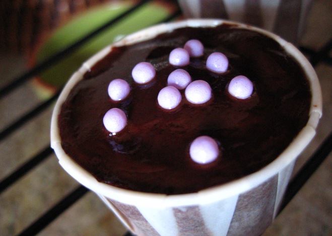 [chocolate+cupcake+dots.jpg]