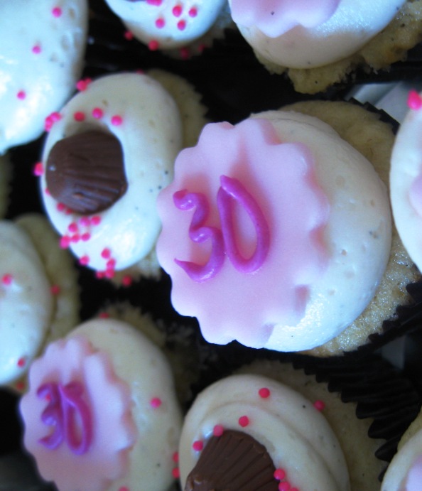 [flor+cupcakes+thirties.jpg]