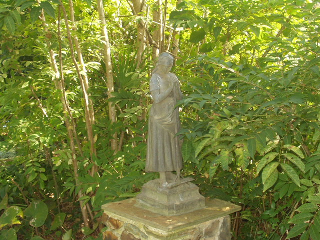 [Garden+statue+1.JPG]