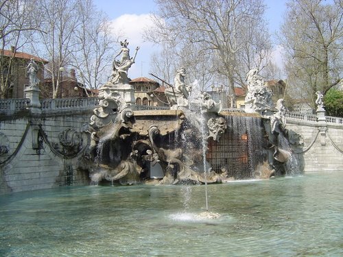 [Valentino+Fountain,+Turin.jpg]