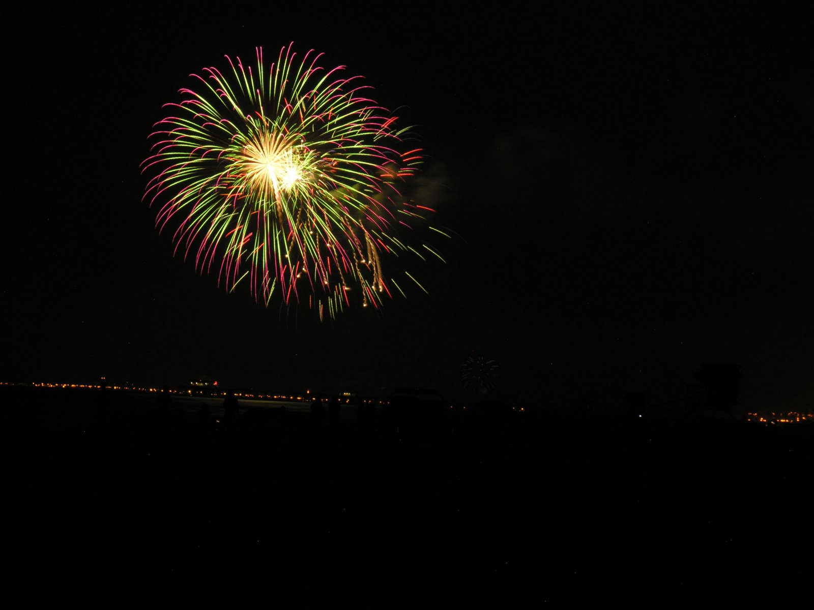 [114+042+orange+county+fireworks.jpg]