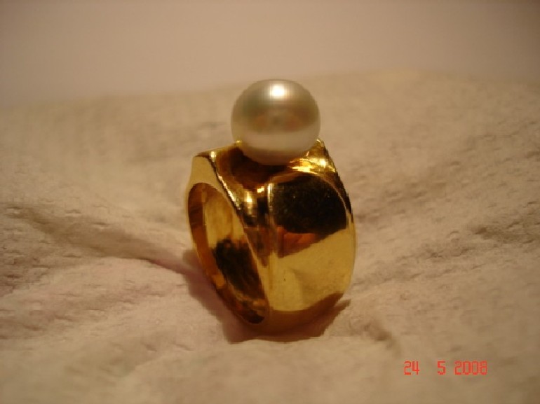 anello in oro con perla