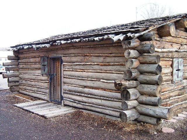 [2008+01+28+2+Replica+Cabin+Donated+by+Ron+Howard.jpg]