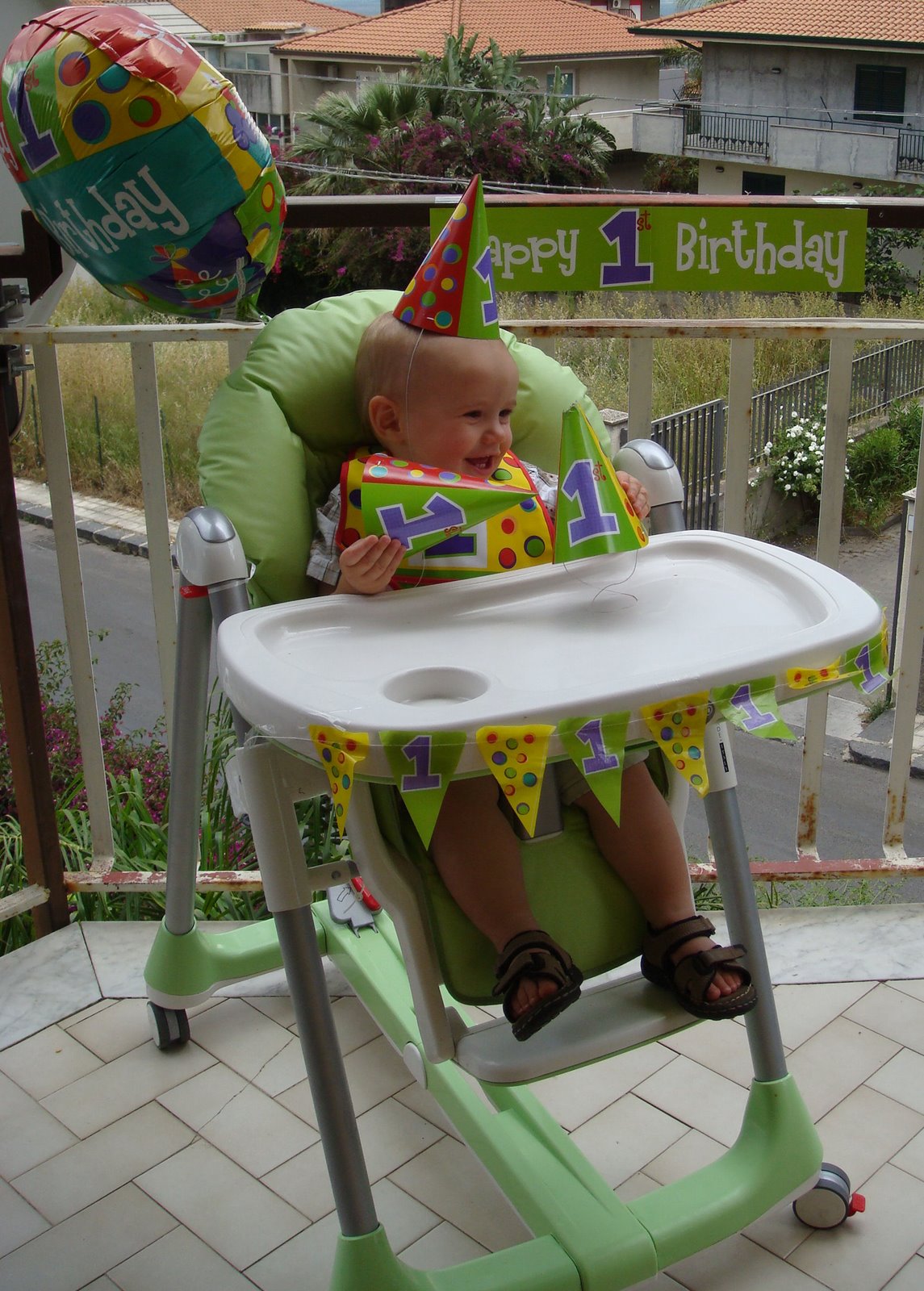 [Currier+with+B-day+decor.jpg]