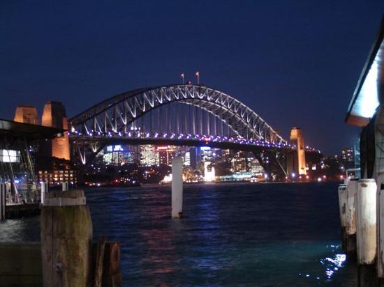 [sydney-harbour-bridge-night.jpg]