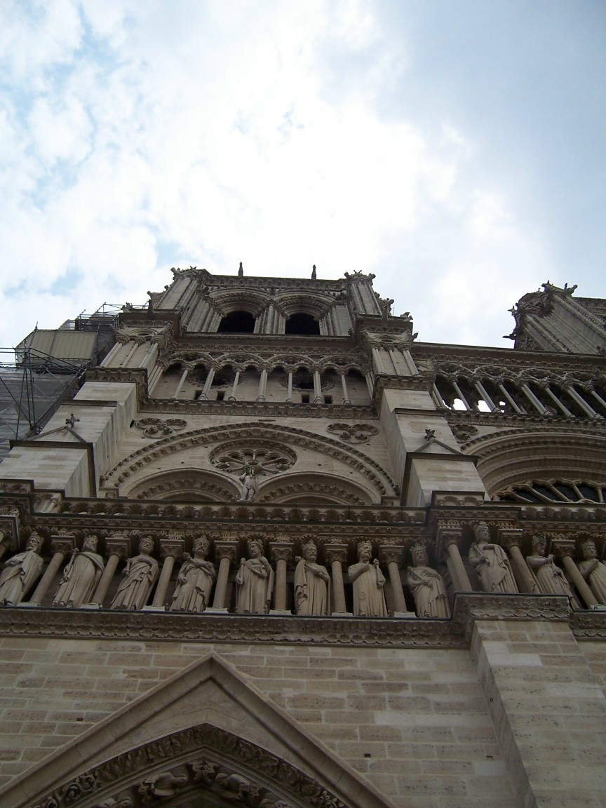 [statues+of+Notre+Dame.jpg]