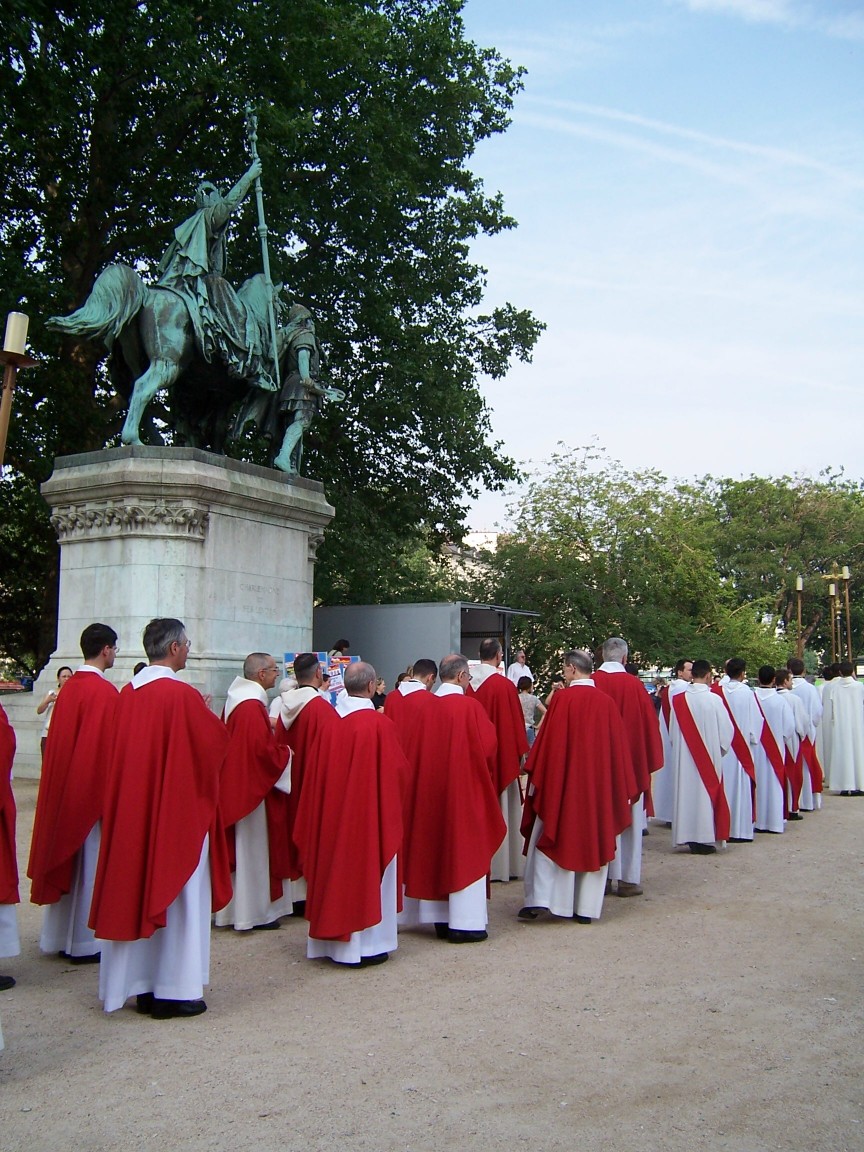 [Holy+procession+-+Paris.jpg]