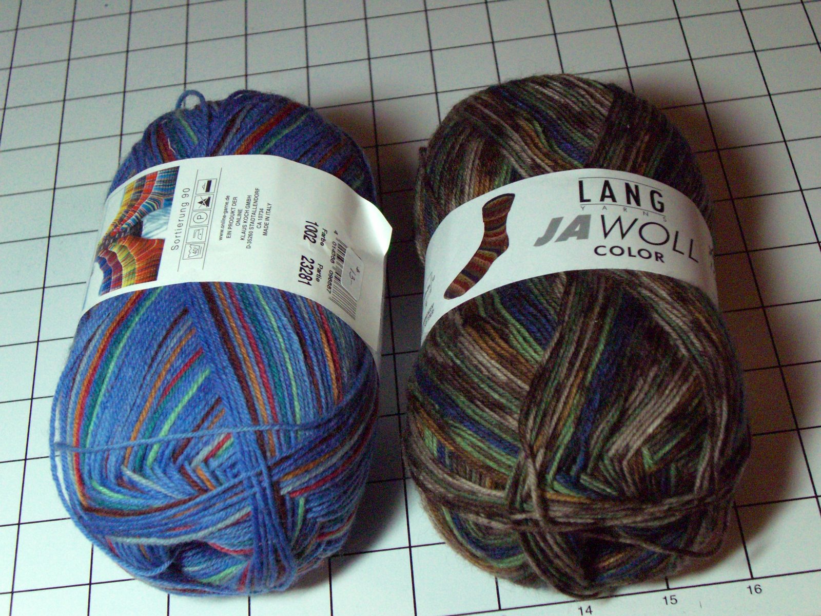 [Sock+yarn+9-7-07.JPG]