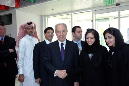 [Peres+in+Qatar.jpg]