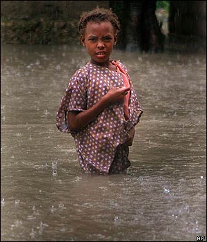 [haitian+child+in+flood.jpg]