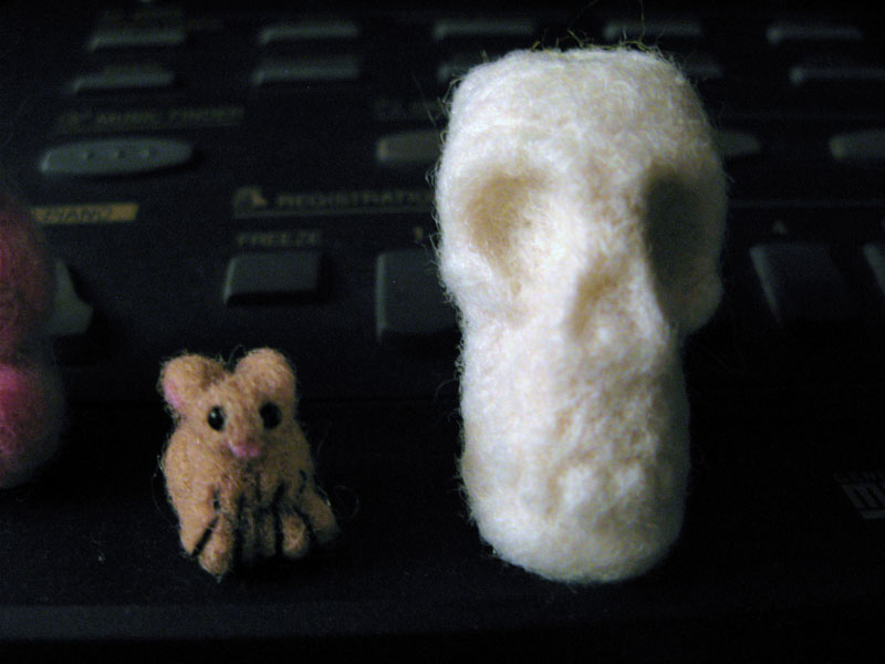 [May+felted+figures+2008+104+-+Copy.JPG]