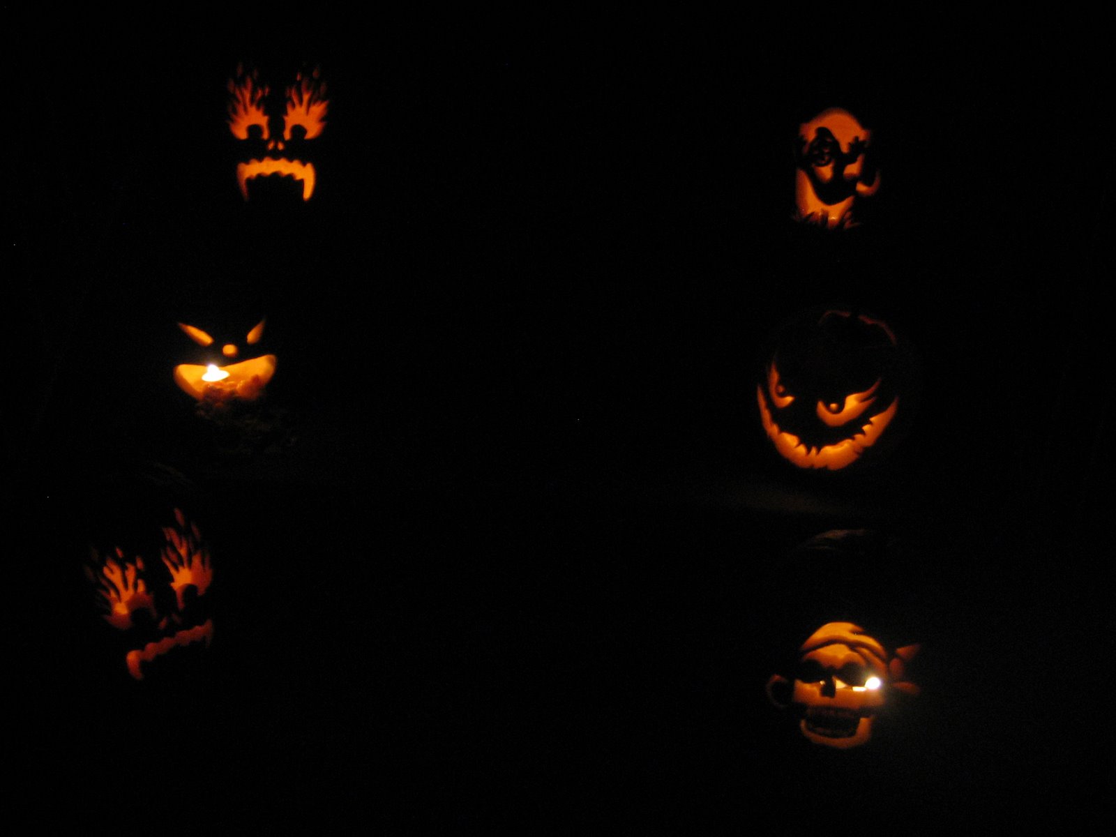 [carving+pumpkins+021.JPG]