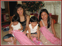 Twins with their mommy and cousin sister