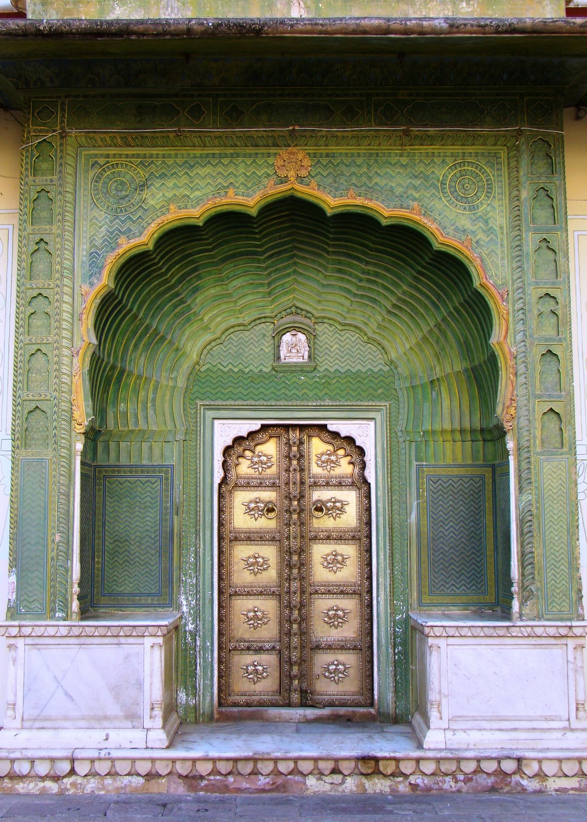 [Gate+at+City+Palace,+Jaipur.jpg]