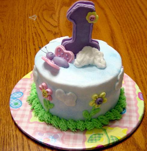 [First_Birthday_smash_cake_sm-782398.JPG]